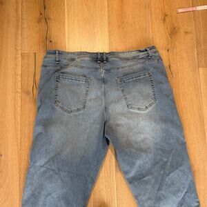 The Perfect Jeans NYC Thick Thicc Casual Stretch Comfort Light Wash Denim Jeans.